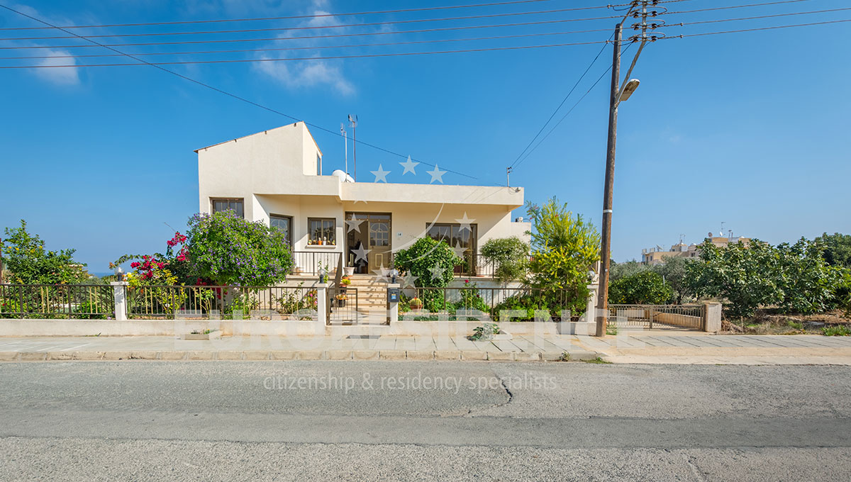 Four-Bedroom Villa in Dherynia w/Title Deeds