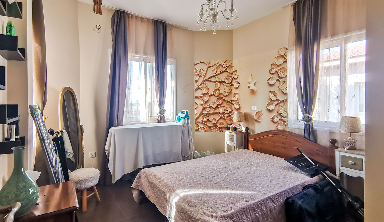 4-Bedroom Villa in Liopetri w/Title Deeds