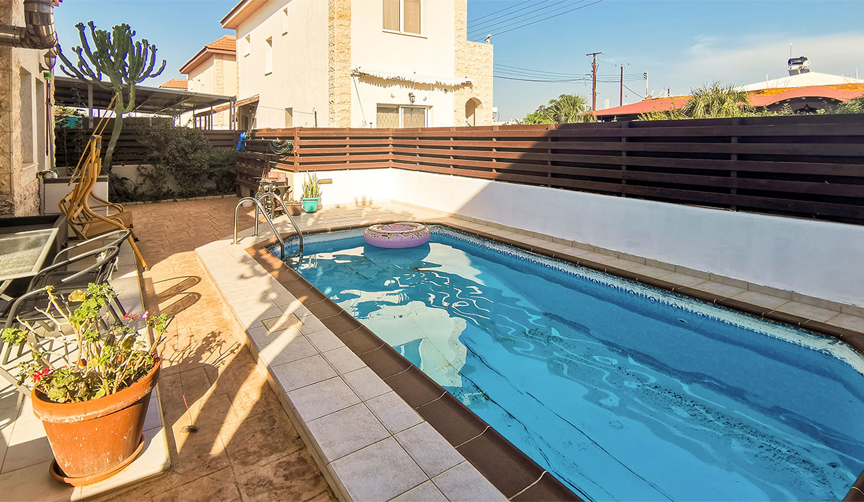 4-Bedroom Villa in Liopetri w/Title Deeds