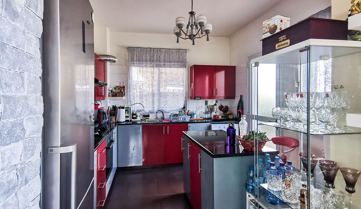 4-Bedroom Villa in Liopetri w/Title Deeds