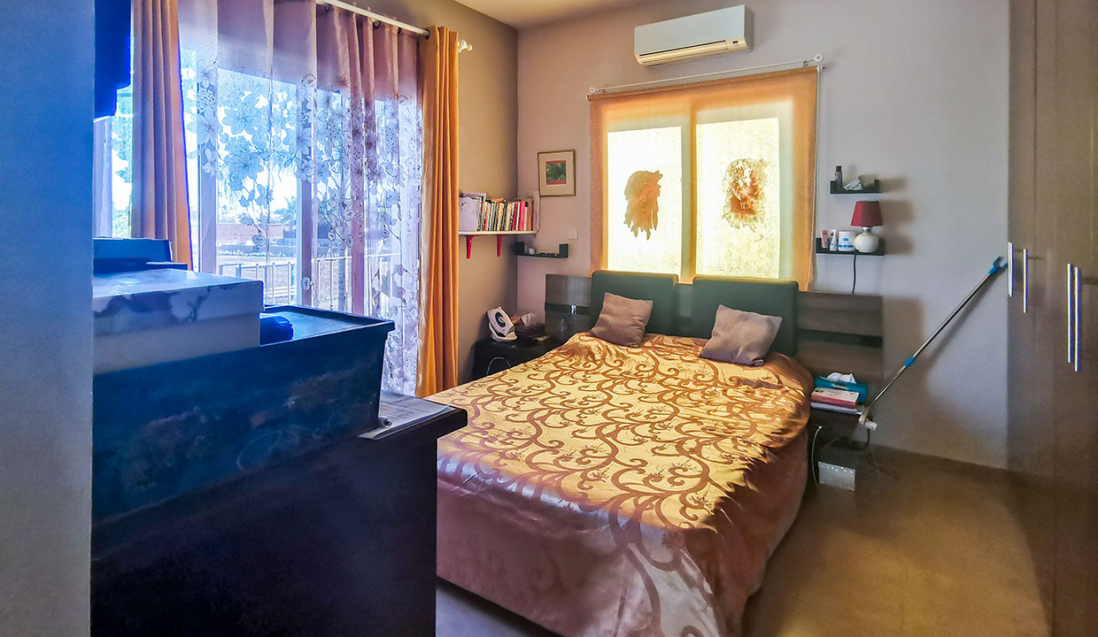 4-Bedroom Villa in Liopetri w/Title Deeds