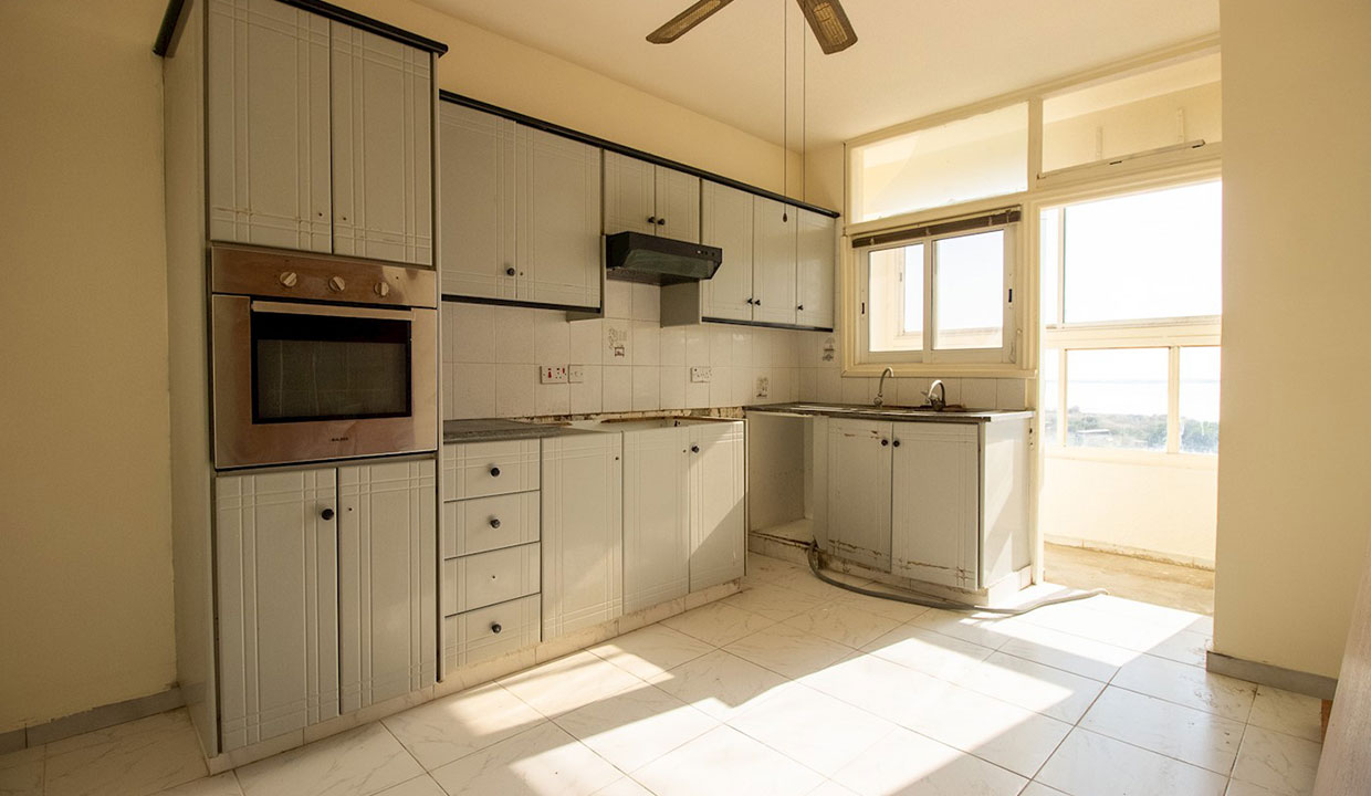 3-Bedroom Apartment in Larnaca w/Title Deeds